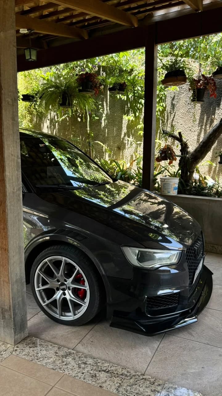 Audi A3 Sportback preto da Garage Marçal com paralamas de carbono